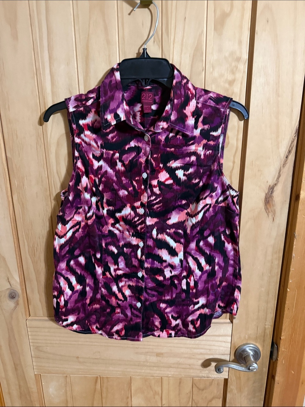 212 Collection Sleeveless Button-Down Shirt in Magenta and Pink Animal Print